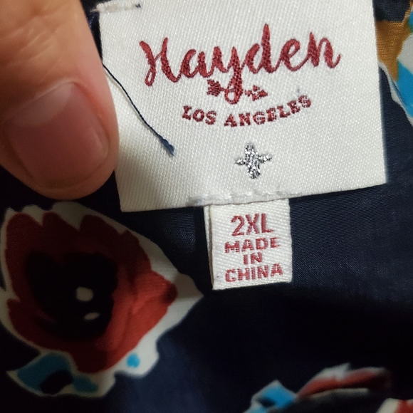 Hayden Plus Midnight Floral Print Empire Waist V Neck Relaxed Fit Pleated Top 2X - Picture 10 of 10